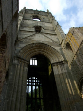 Ruine der Fountain's Abbey bei York - jetzt aus der Nähe